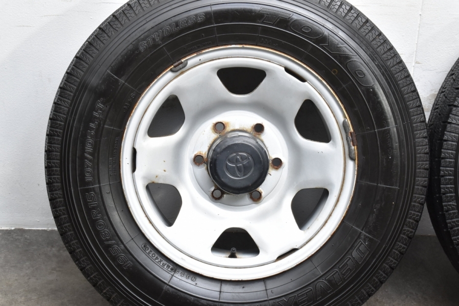 ハイエース流用サイズ】トヨタ ハイラックス 純正 15in 6J +29 PCD139.7 トーヨー DELVEX 934 195/80R15 LT  レジアスエース スタッドレス 中古 スタッドレスタイヤホイールセット | パーツ販売ナンバーワン