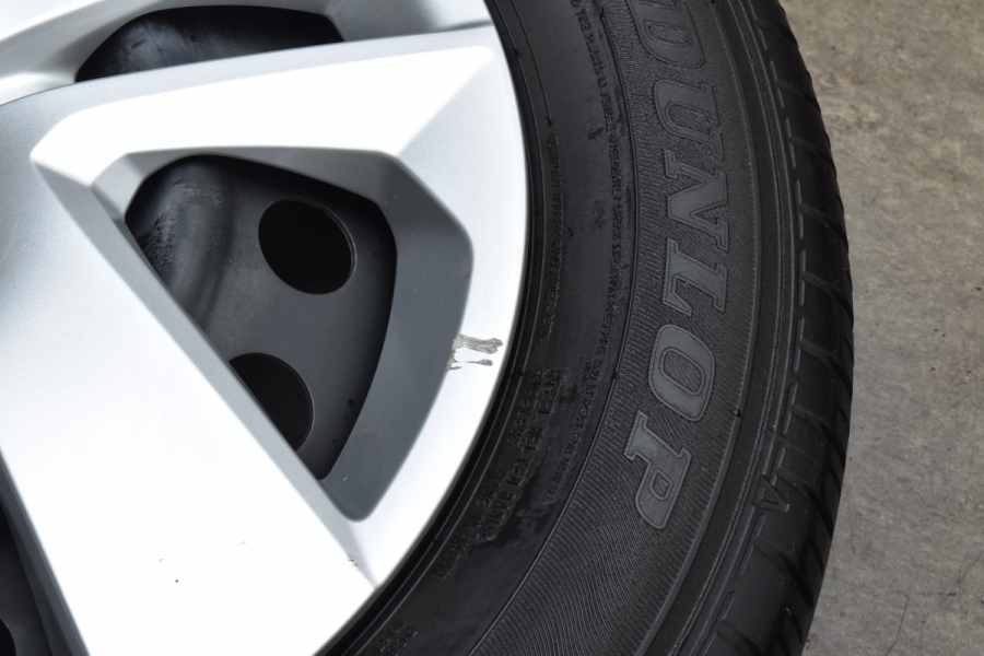 良好品】トヨタ ライズ 純正 16in 6J +40 PCD100 ダンロップ 良好品】トヨタ ライズ 純正 16in 6J +40 PCD100 ダンロップ