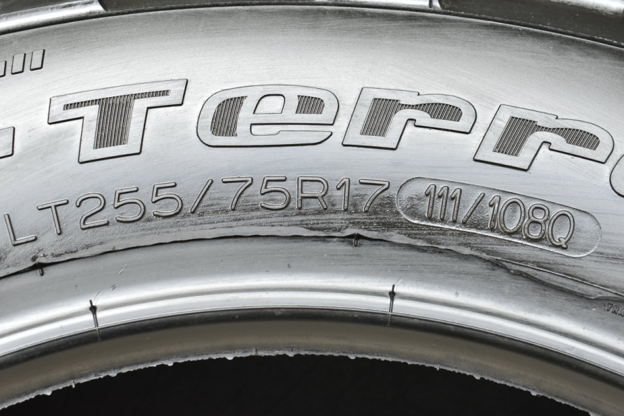 ジープJLラングラールビコン新車外しタイヤ4本LT255/75R17