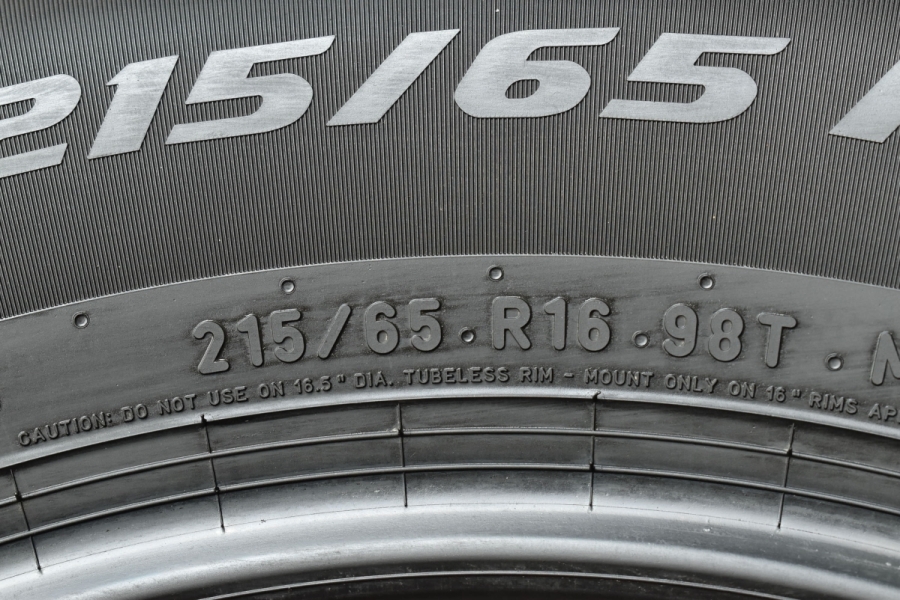 バリ溝‼️ピレリスタッドレスセット2022年製215/65R1630系