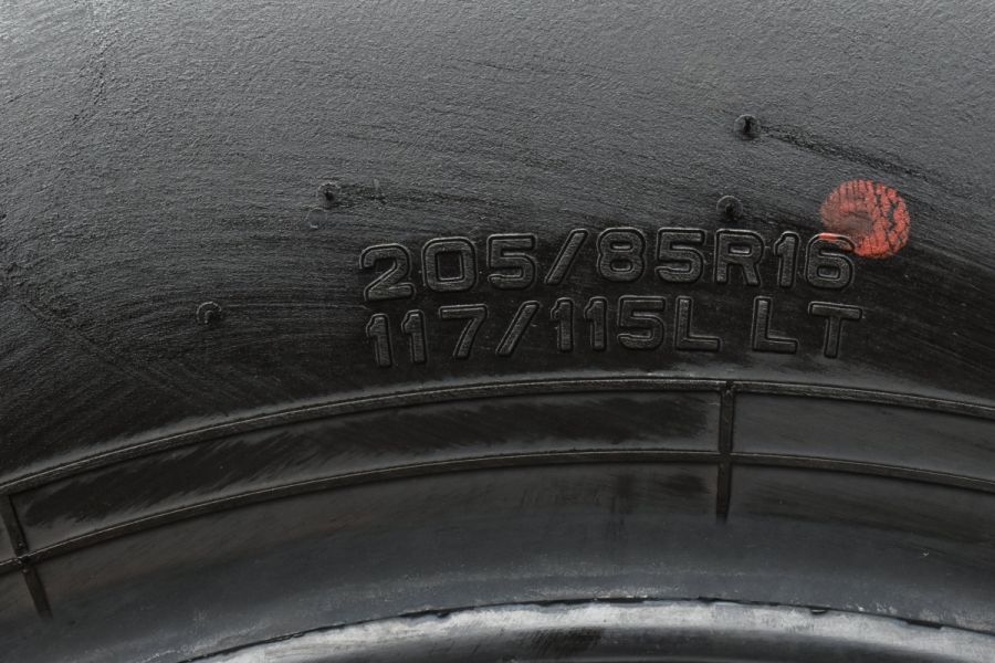 走行僅か 超バリ溝】ダンロップ SP LT5 205/85R16 117/115L LT 6
