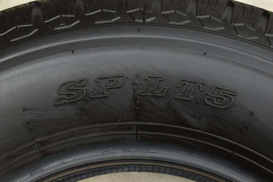 バリ溝 ダンロップ 205/85R16 117/115L LT （A0410） バリ溝 ダンロップ 205/85R16 117/115L LT （A0410） - メルカリ