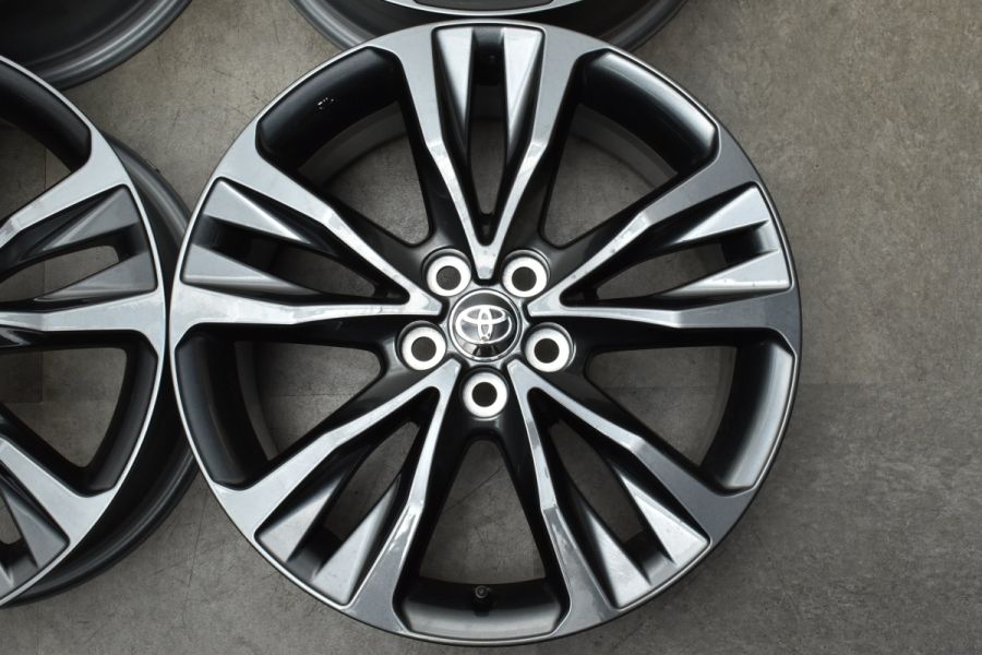 新車外し 美品】トヨタ カローラツーリング W×B 純正 17in 7.5J +50