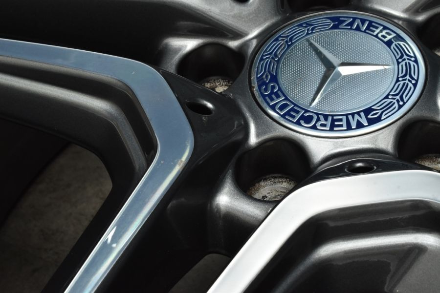 正規品】ベンツ W177 Aクラス AMGライン 純正 18in 7.5J+49