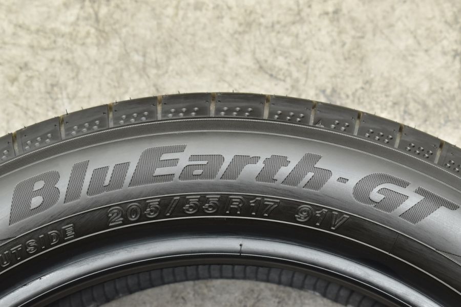 2022年製 新車外しバリ溝】ヨコハマ ブルーアースGT AE51 205/55R17 4