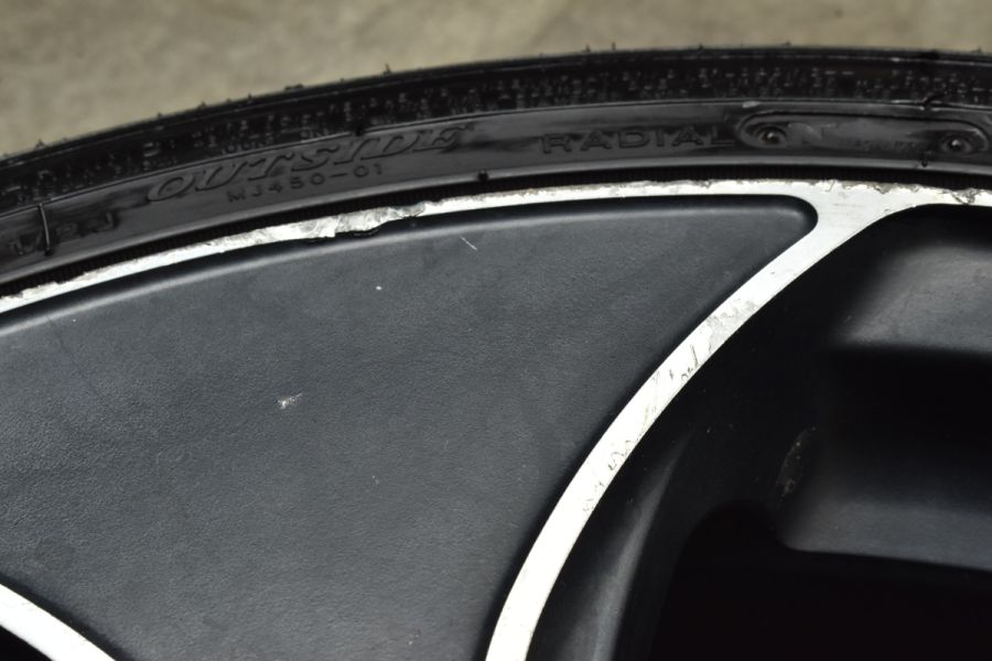 ベルサス ドルチェ オッティモ 19in 8J +45 PCD114.3 マックストレック 235/35R19 カムリ クラウン プリウスα  スカイライン