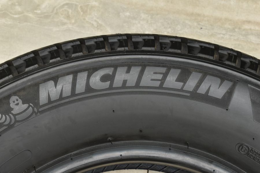 バリ溝送料込み！値段相談可！ミシュラン265/65R17 プラド純正タイヤ バリ溝送料込み！値段相談可！ミシュラン265/65R17 プラド純正