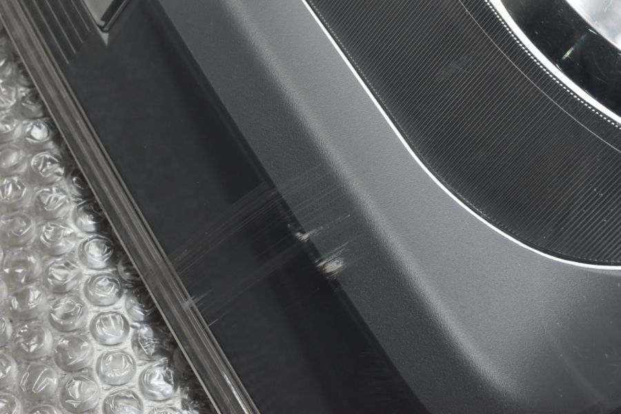 70系　ヴォクシー　純正　LED　テールランプ　ICHIKOH 28-199 s-l400.jpg