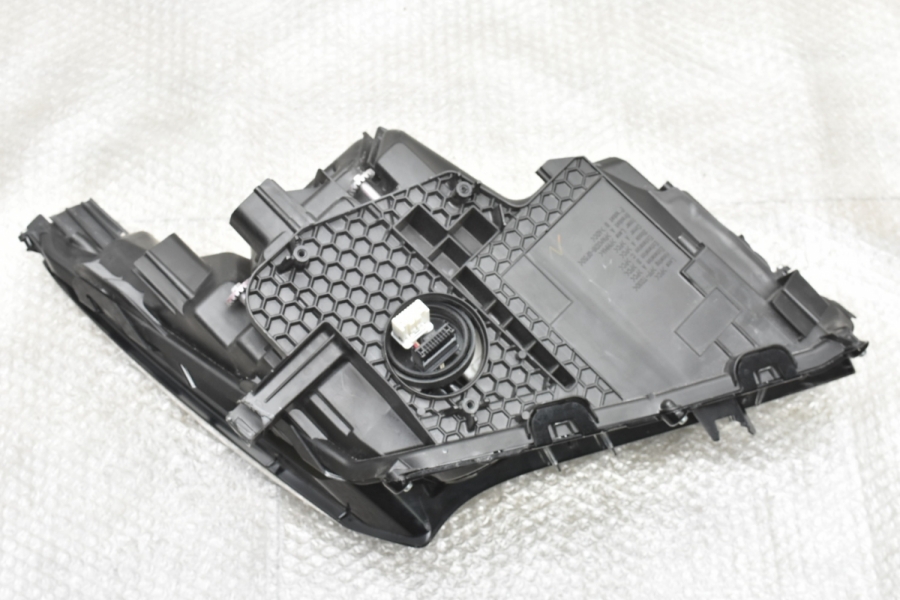 カスタムベースに】レクサス AGZ10 NX 後期 純正 LED ヘッド