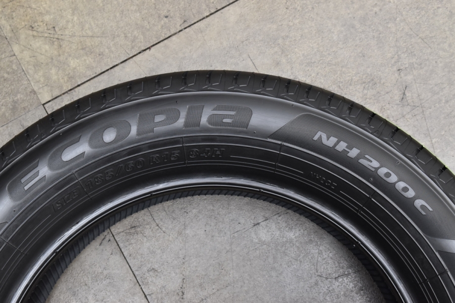 ヤリス、アクア等NH200 ブリヂストン アルミセット185/60R15