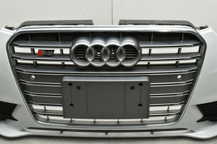 1305　アウディ　Ａ4　アバント　純正フロントグリル　ラジエーターグリル　ナンバーベース 並行輸入品 フロント バンパー センター グリル アウディ A4