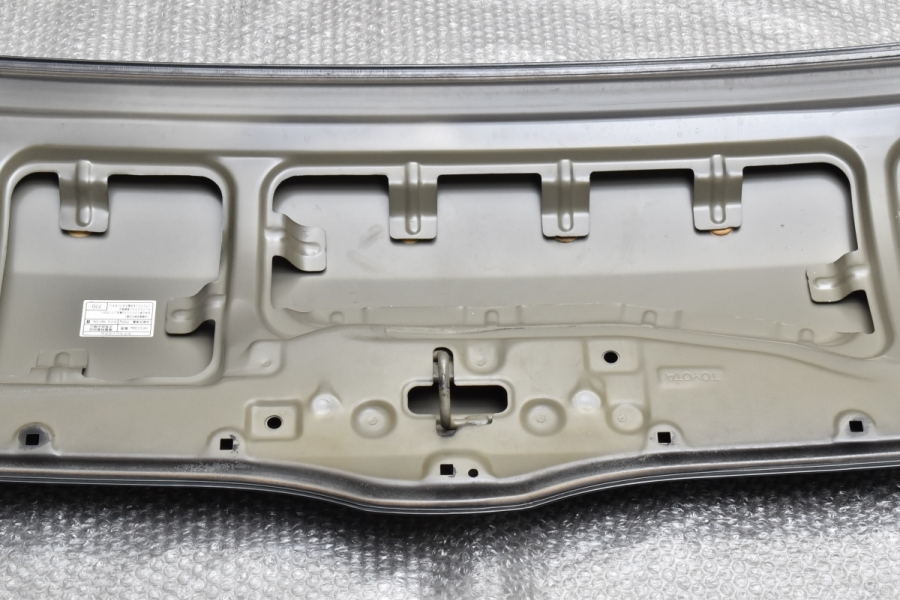 ブラックエンブレム】トヨタ 200系 ハイエース 純正 ボンネット フード