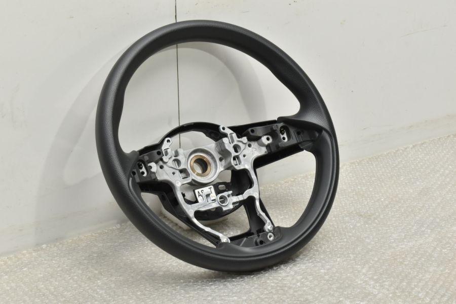 美品 正規品】トヨタ ヤリス 純正ステアリングホイール 1点 品番:GS120
