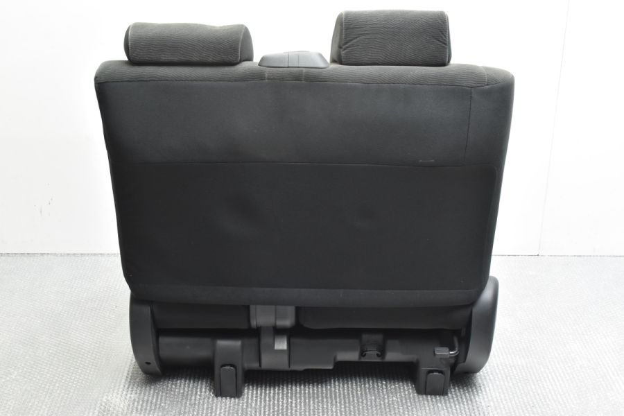 ヴォクシー　2列目　運転席後ろ側（右側）　ヘッドレスト ヴォクシー2列目運転席後ろ側（右側）ヘッドレスト