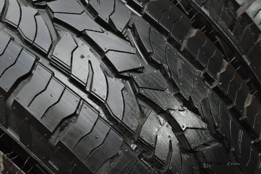 使用わずか 2022年製】ダンロップ グラントレック AT5 215/70R16 4本