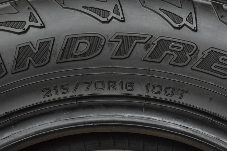 使用わずか 2022年製】ダンロップ グラントレック AT5 215/70R16 4本