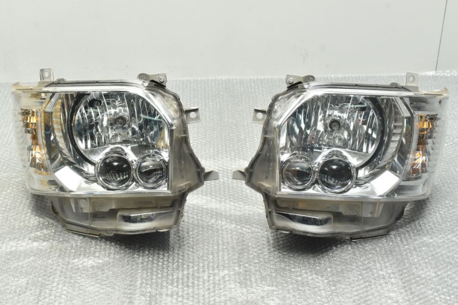 【程度良好】トヨタ 200系 ハイエース 純正 LED ヘッドライト 左右セット KOITO 26-137 刻印 83 4型 5型 6型 7型  ヘッドランプ