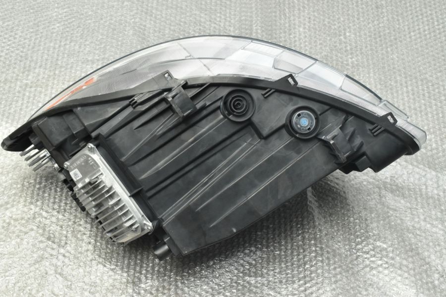 希少 正規品】メルセデス ベンツ W907 W910 スプリンター 純正 LED