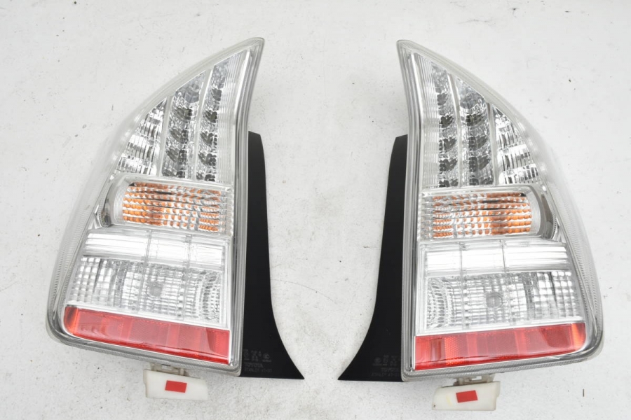 トヨタ　zvw 30 プリウス　前期　純正　テールランプ 10-11y トヨタ プリウス 30系前期 US仕様 テールランプ テール