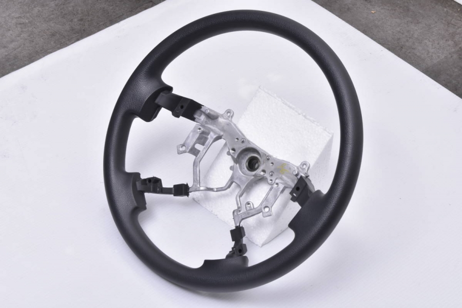 新車外し】トヨタ 200 ハイエース 4型 純正 ステアリング
