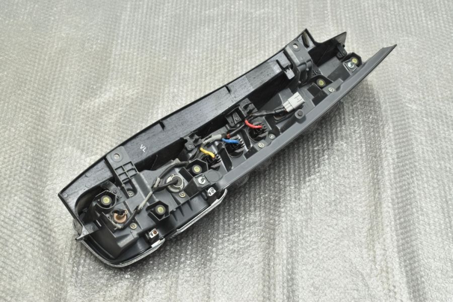 美品】トヨタ 80 ヴォクシー 後期 純正 テールライト 左側 1点