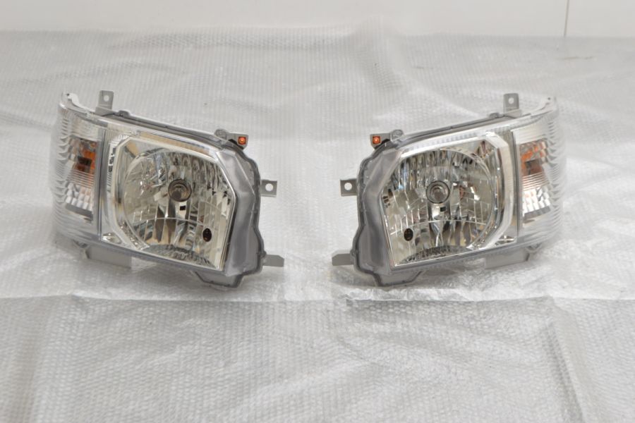 ハイエース200系 純正ヘッドライト 2個セット KOITO 26-131 トヨタ純正】ハイエース200系 ヘッドライト KOITO 26-131【左右セット】