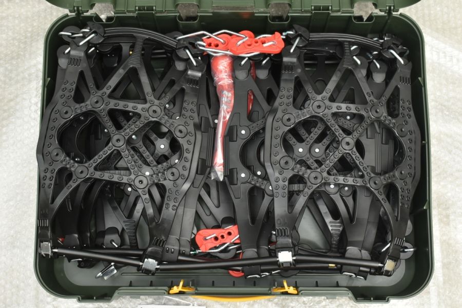 ①【新品未使用】カーメイト 非金属タイヤチェーン QE10 185/80R14 Amazon | カーメイト(CARMATE) 【正規品】 簡単装着 日本製