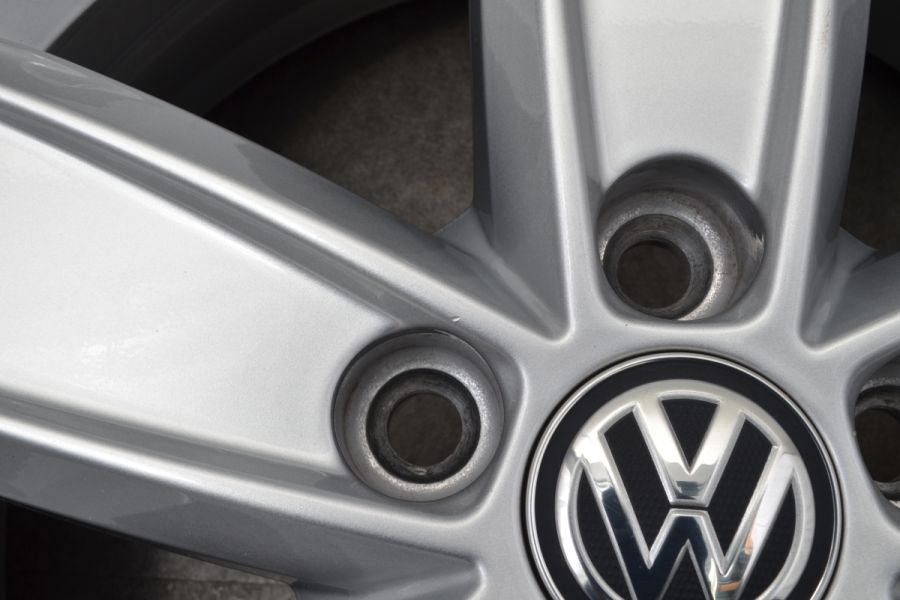 VW純正ポロコルヴァーラ+ブリヂストン製185/65R15スタッドレス