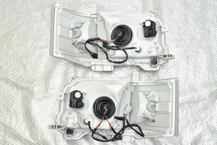 美品】トヨタ 200系 ハイエース 純正 ハロゲン ヘッドライト