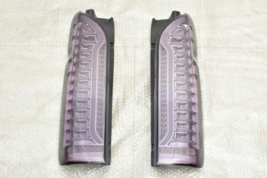 納車外し美品！ハイエース200系 純正テールランプ 左右セット スモークテール 納車外し 美品！ハイエース200系 純正テールランプ 左右セット