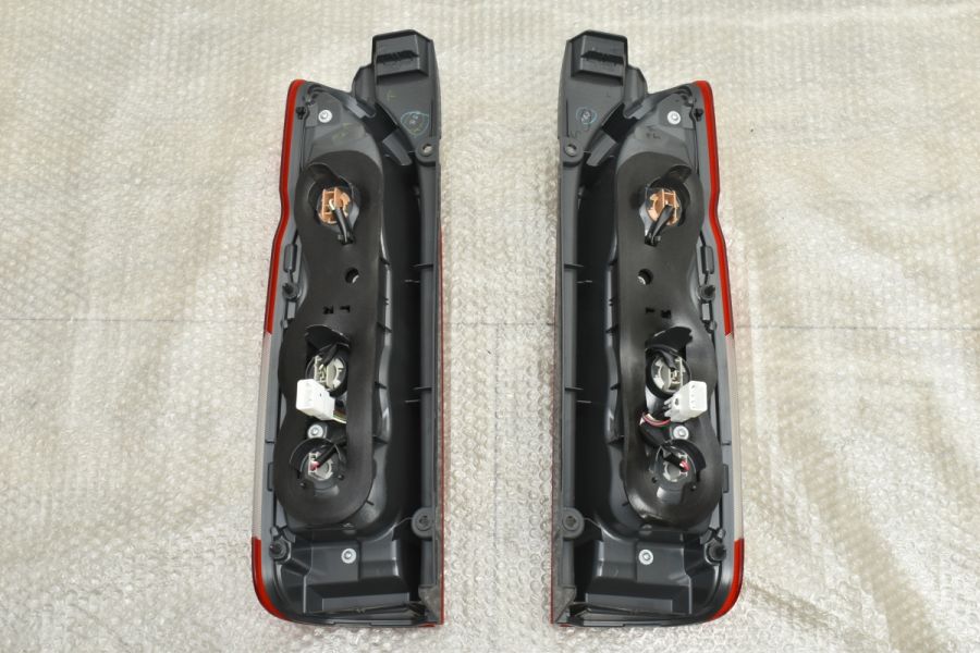 ハイエース テールランプ左右セット 6型 新車外し