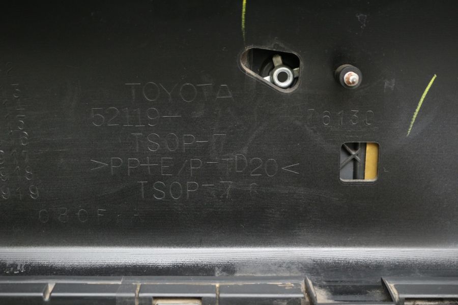 B3-7　レクサスCT200ｈ　前期　ZWA10　純正フロントバンパ－グリル・・ロワグリル・ウォッシャー付き　52119-76010 レクサス CT200h Version C(ZWA10)前期 フロントバンパー 後期純正 F