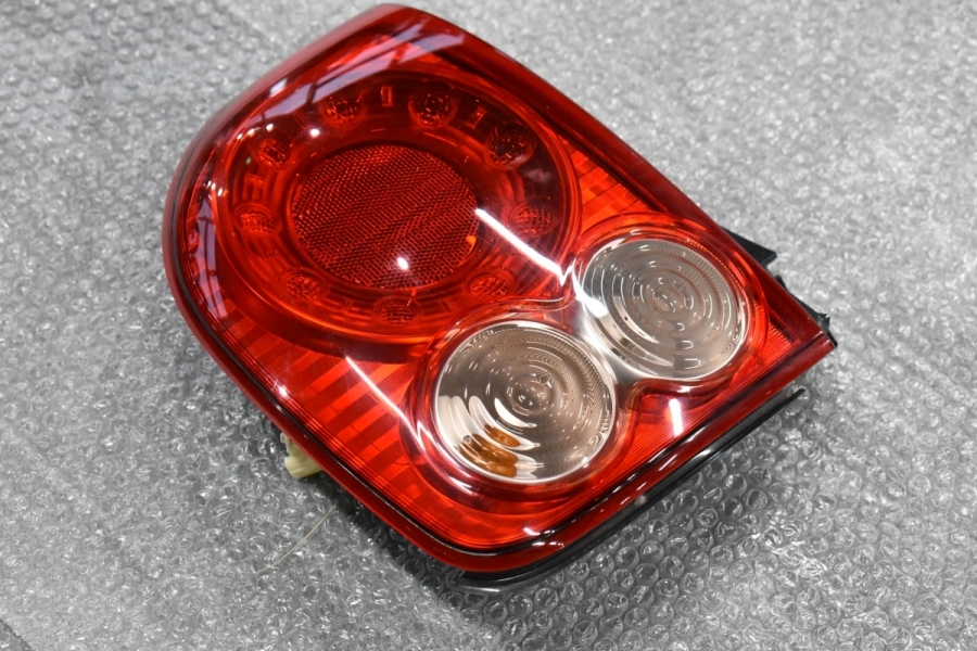 程度良好品】スズキ HE22S アルト ラパン 後期 純正 LED テールランプ