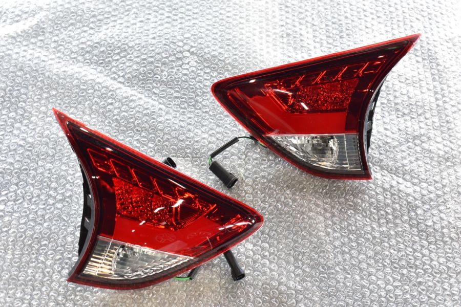 新品 未使用　マツダ　CX-7 テールランプカバー 左のみ 車体部品　ランプ 車のバンパーテールライト,警告灯,停止ブレーキライト,電球なし