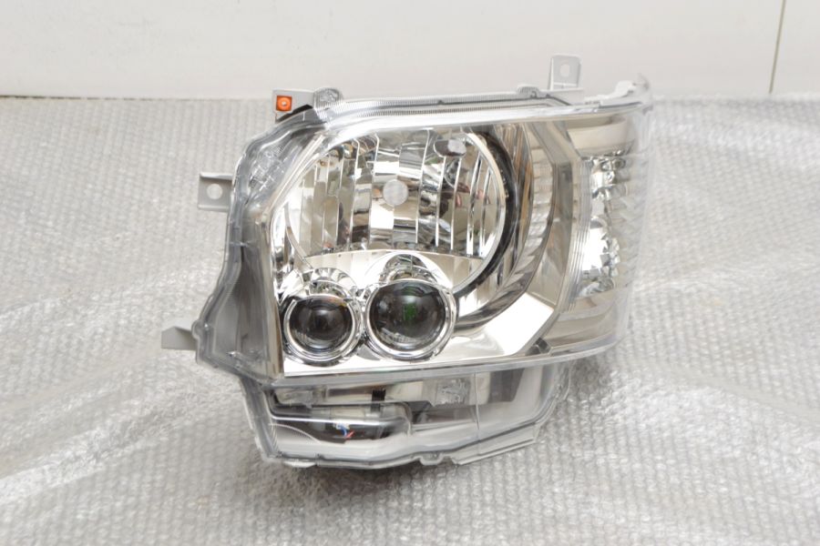 【2025年】お歳暮ギフト 新車外し品】トヨタ 200系 LED 純正 スーパーGL 7型 ハイエース パーツ