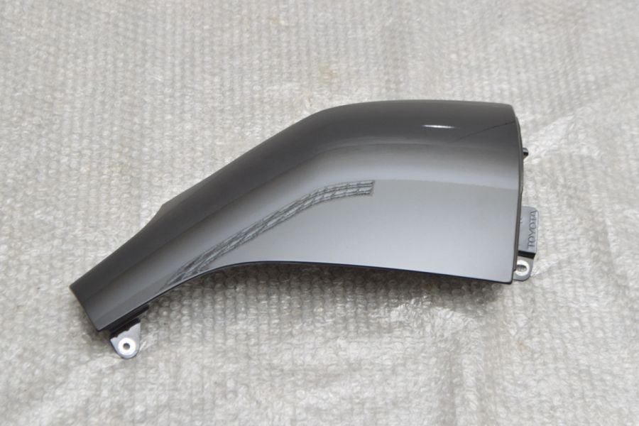 新車外し品】トヨタ 200系 ハイエース 7型 純正 コーナーパネル 左右