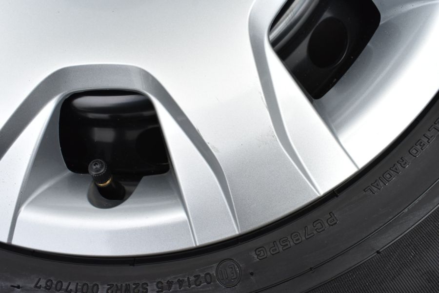 2023年製 新車外し】トヨタ 200 ハイエース 純正 15in 6J +35