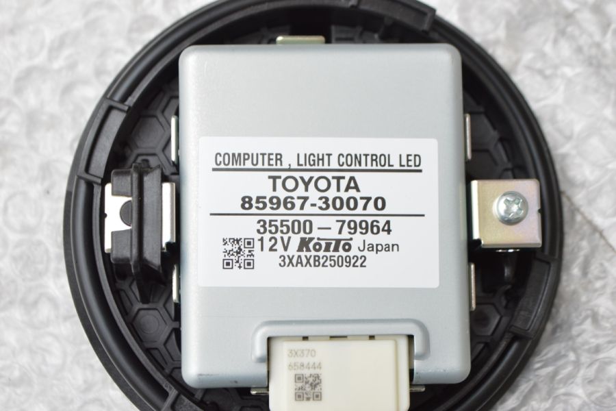 新車外し品】トヨタ 200 ハイエース 7型 純正 LEDヘッドライト 新車外し品】トヨタ 200 ハイエース 7型 純正 LEDヘッドライト