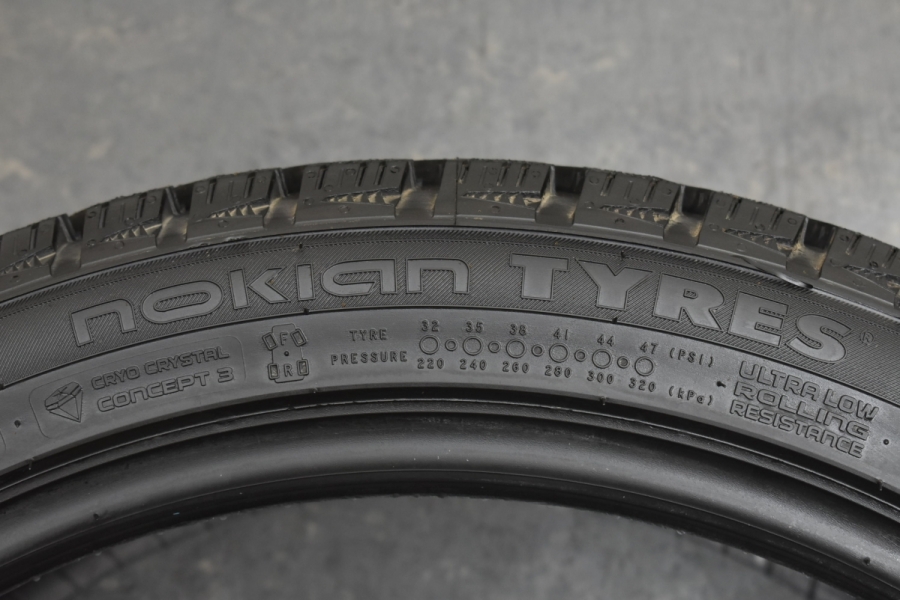 2021年製 使用わずか】ノキアン ハッカペリッタR3 245/40R20 2021年製 使用わずか】ノキアン ハッカペリッタR3 245/40R20