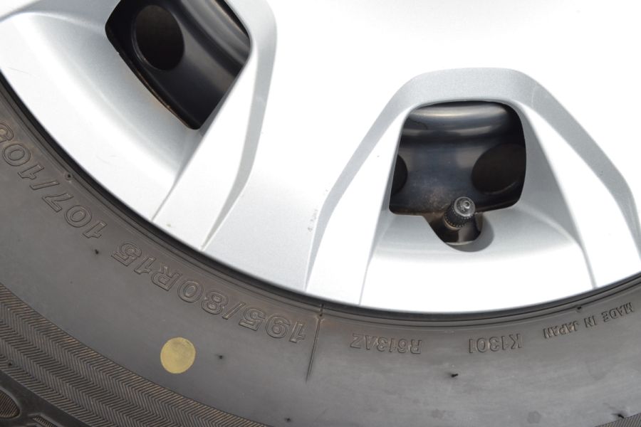 2024年製 バリ溝 美品】トヨタ 200 ハイエース 純正 15in 6J +35