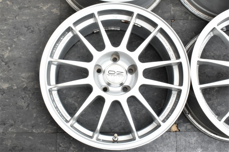 大特価品】OZ Racing SUPER LEGGERA 17in 8J +35 PCD112 ホイールのみ 4本セット ティグアン ゴルフ パサート  A3 A4 スタッドレス用に 中古 ホイールのみ | パーツ販売ナンバーワン