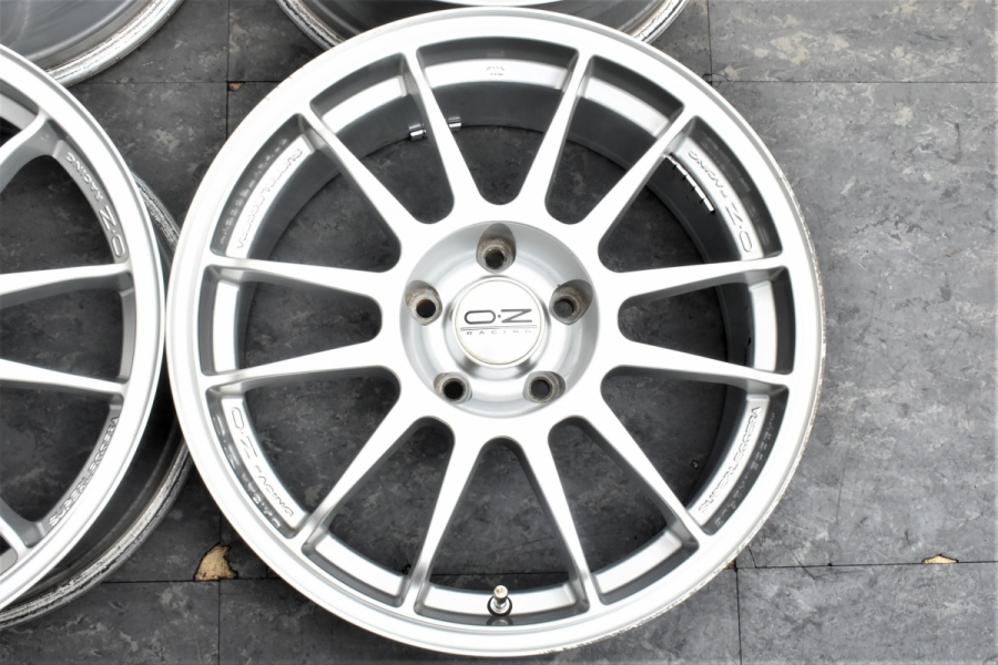 大特価品】OZ Racing SUPER LEGGERA 17in 8J +35 PCD112 ホイールのみ 4本セット ティグアン ゴルフ パサート  A3 A4 スタッドレス用に 中古 ホイールのみ | パーツ販売ナンバーワン