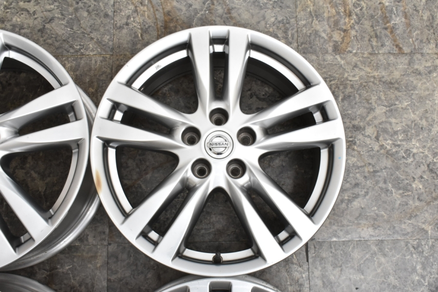 送料込　日産　E52 エルグランド　純正ホイール１本　18インチ　② エンケイ製 日産エルグランド E52 純正ホイール入庫です。 車検