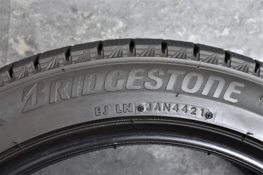 BRIDGESTONE VRX3 245/45R19 アルファード