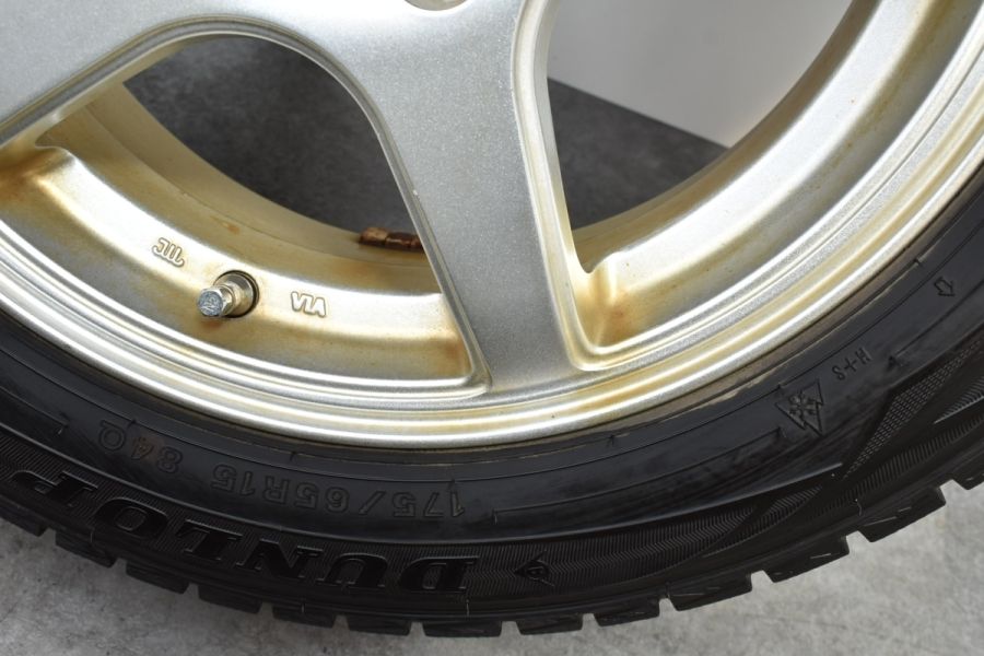 専用 ダンロップ　175/65R15 バリ山　スタッドレス　2021年製 バリ溝 175/65R15 ダンロップ スタッドレスタイヤ 4本セット