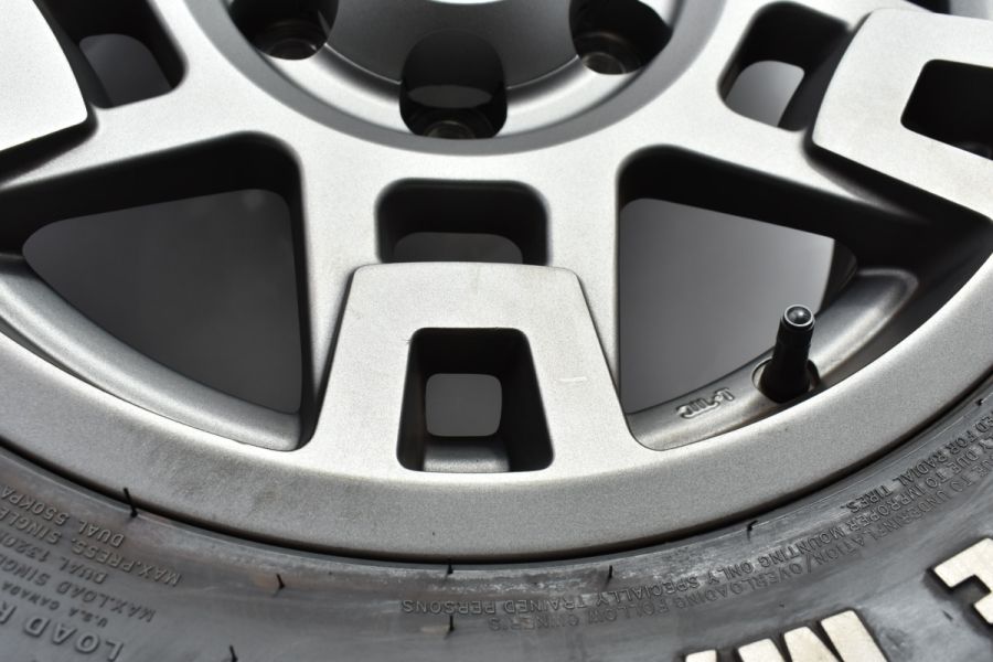 希少品 美品 バリ溝】USトヨタ 純正 TRD 17in 7J +4 PCD139.7 GRIP MAX MUD RAGE M/T 285/70R17  プラド サーフ FJクルーザー オフロード 中古 タイヤホイールセット | パーツ販売ナンバーワン