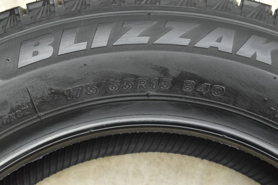 未使用品】ブリヂストン ブリザック VRX3 175/65R15 4本セット アクア
